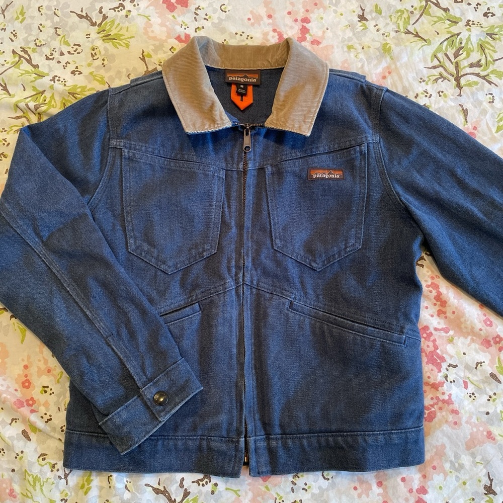 Patagonia women’s denim jacket with corduroy detailings on sleeves and collar